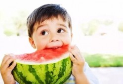 西瓜儿童视频吃瓜,趣味吃瓜，快乐成长