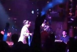 酒吧跳舞吃瓜事件真相视频,真相视频曝光背后的惊人内幕