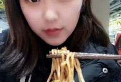 吃哈密瓜的丑女视频,意外成为网络红人