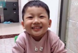 吃瓜哭的小男生视频大全