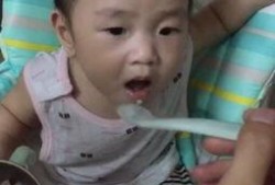 8个月宝宝吃瓜视频,8个月宝宝快乐探索新食光