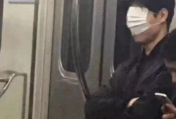 吃瓜群众捂脸戴口罩视频,吃瓜群众表情包走红网络