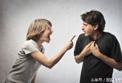 吃瓜遇到小情侣吵架视频,吃瓜群众目睹小情侣现场“开撕”