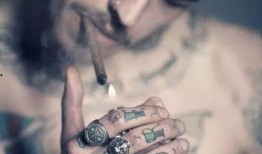 纹身外国男吃瓜视频,外国文化差异引发网友热议