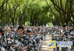 甘肃军训吃瓜事件视频播放,视频曝光引发社会关注