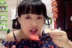 热闹的吃瓜大姐视频,街头热辣瞬间，笑料百出