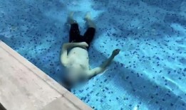 吃瓜群众游泳教练视频,吃瓜群众围观学游泳