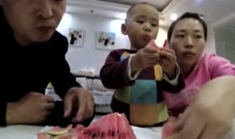 吃瓜小孩儿看的视频,揭秘吃瓜小孩儿眼中的神奇视频世界