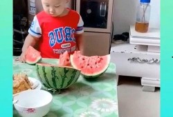 安慰弟弟吃瓜视频