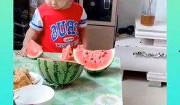 安慰弟弟吃瓜视频