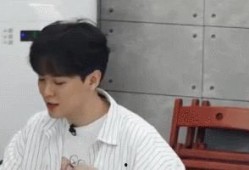 做家务的男人吃瓜视频播放,揭秘明星家庭日常