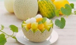 江西女子吃哈密瓜视频,网友直呼“太壮观”