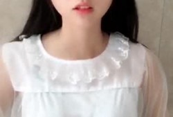 可爱的吃瓜小姐姐视频,跟随可爱吃瓜小姐姐畅游美食世界