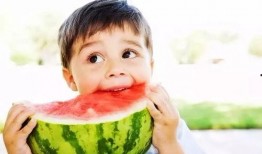 西瓜儿童视频吃瓜,趣味吃瓜，快乐成长