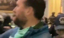 美国人吃瓜视频,揭秘美国社会热点事件背后的真实面貌