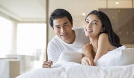 夫妻打闹女儿吃瓜视频,女儿成“吃瓜群众”，温馨家庭瞬间曝光