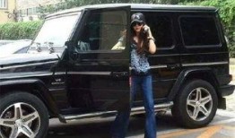 奔驰男吃瓜视频,一场网络热议的围观盛宴