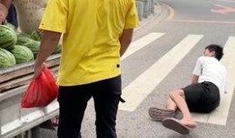 吃瓜肚子疼视频大全