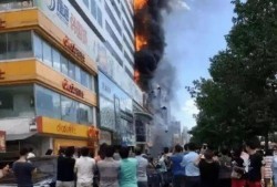 浙江广场吃瓜事件视频