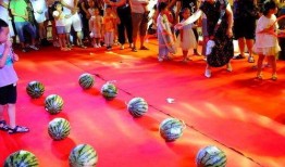 人民广场吃瓜事件视频,一场引发热议的街头现象