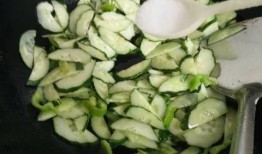 小紫瓜怎么做菜吃视频大全,创意烹饪，美味无限