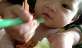 8个月宝宝吃瓜视频,8个月宝宝快乐探索新食光