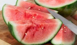 怎么吃瓜仁完整留瓜壳视频,瓜仁轻松享用——瓜仁食用新技巧揭秘