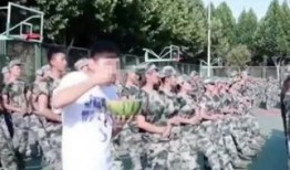 甘肃军训吃瓜事件视频播放,视频曝光引发社会关注