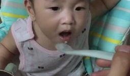 8个月宝宝吃瓜视频,8个月宝宝快乐探索新食光