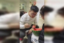 吃瓜的男人视频,视频背后的故事与启示