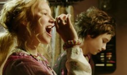 美女吸血鬼吃瓜图片视频,神秘事件背后隐藏的秘密