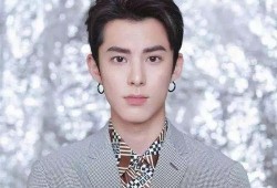 王鹤棣的女友吃瓜视频播放,网友热议背后故事