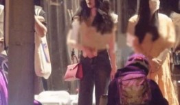 吃瓜路人偶遇明星马丽视频,现场互动温馨满满