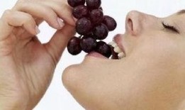 宝宝吃葡萄瓜视频,甜蜜滋味满满