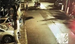 女生暴力吃瓜视频,吃瓜也能这么“疯狂”？