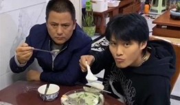 小杨哥爸吃瓜原视频