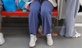 女子地铁吃瓜视频大全下载