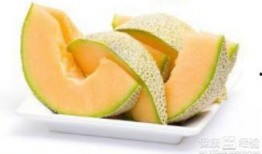 小孩吃哈密瓜冰糕视频,小朋友品尝哈密瓜冰糕的欢乐时光