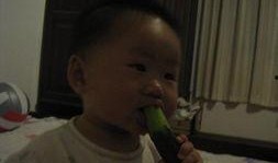 8个月宝宝吃瓜视频,8个月宝宝快乐探索新食光