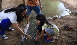 网红农村女孩吃瓜视频,网红农村女孩的甜蜜生活