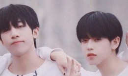 女孩吃瓜男生偷亲视频,女孩吃瓜瞬间，男生偷亲惊呆众人