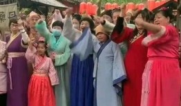 中国吃瓜群众表演视频