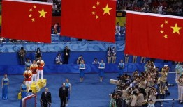 乒乓队员集体吃瓜视频,欢乐瞬间，展现团队风采