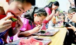 学生们的吃瓜大赛视频