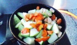 角瓜蒸包宝宝吃的做法视频,简单美味，宝宝爱吃的健康蒸饺食谱