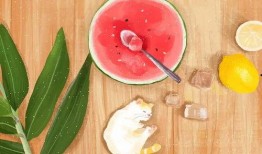 用勺子吃无籽瓜可以吗视频,勺子轻松享用，视频教你轻松学会