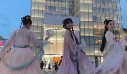 汉服吃瓜的小视频怎么做