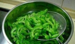 角瓜用不用焯水吃呢视频,烹饪技巧揭秘