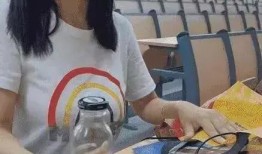 龙泉女教师吃瓜视频,网络暴力与道德边界