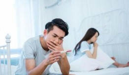 夫妻打闹女儿吃瓜视频,女儿成“吃瓜群众”，温馨家庭瞬间曝光